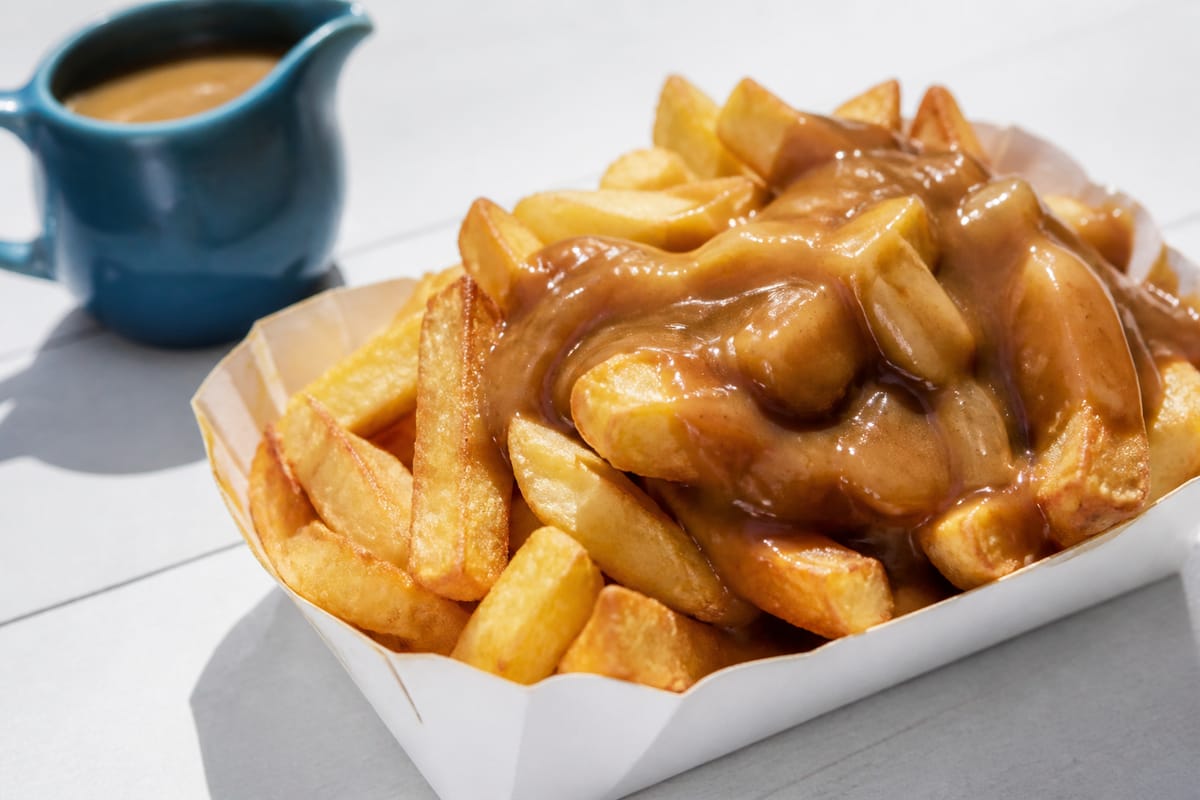 Thick-cut chips with gravy